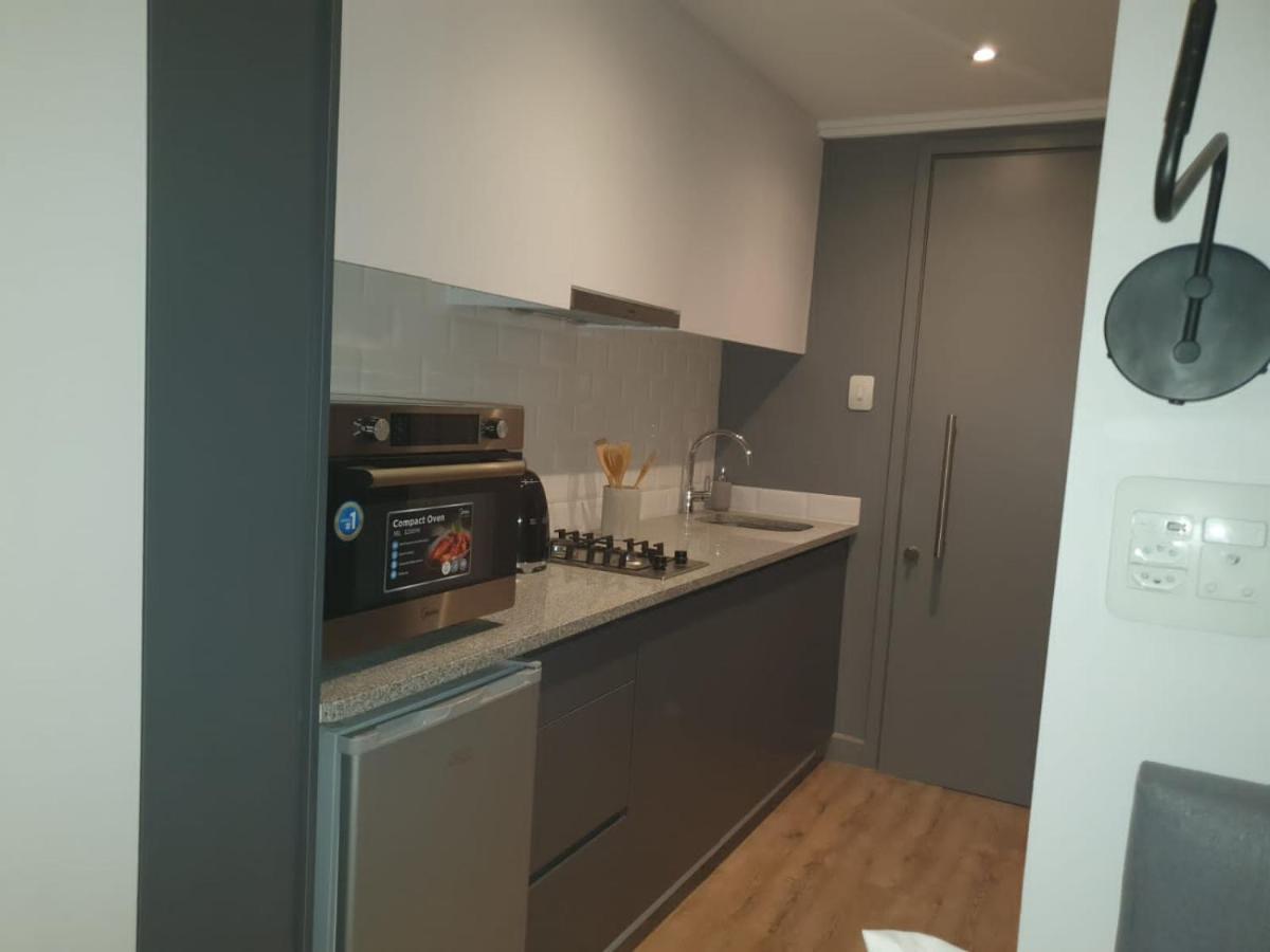 Apartment Honeymoon *